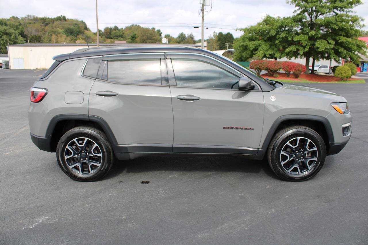 Used 2019 Jeep Compass Trailhawk w/ Leather Interior Group AWD/4WD image 7