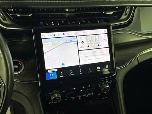 Certified 2023 Jeep Grand Cherokee Overland w/ Advanced Protech Group III AWD/4WD image 18