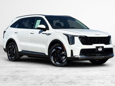 Certified 2025 Kia Sorento EX AWD/4WD image 2