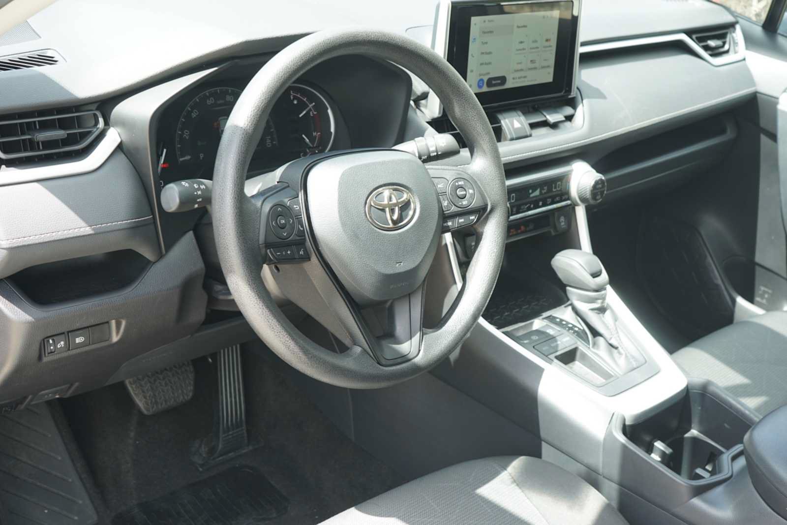 Used 2025 Toyota RAV4 XLE FWD image 7