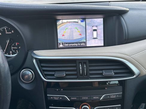 Used 2019 INFINITI QX30 w/ Navigation Package image 11