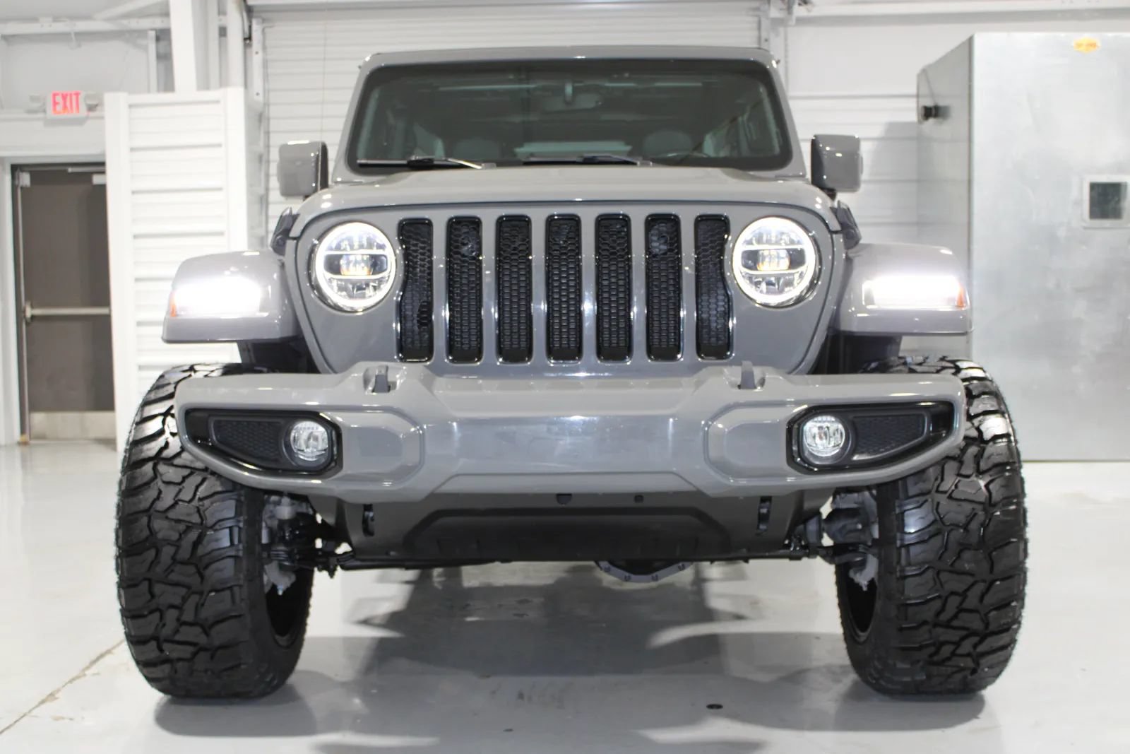 Used 2022 Jeep Wrangler Unlimited Sahara AWD/4WD image 2