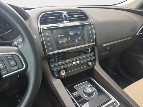 Used 2017 Jaguar F-PACE Prestige AWD/4WD image 23