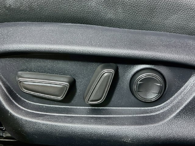 Used 2025 Toyota Camry SE FWD image 27