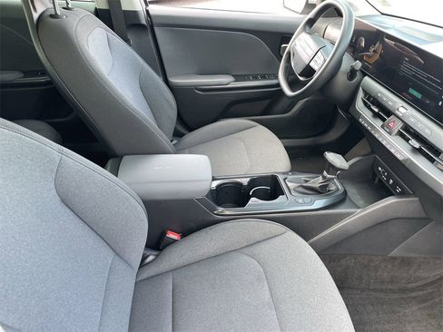 Used 2025 Kia K4 LXS image 11