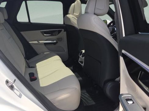 Used 2025 Mercedes-Benz GLC 300 image 15