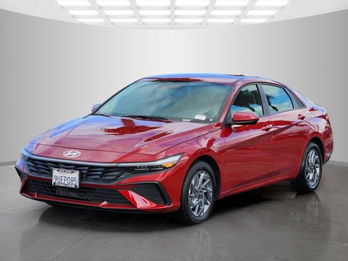 Used 2025 Hyundai Elantra Blue image 5