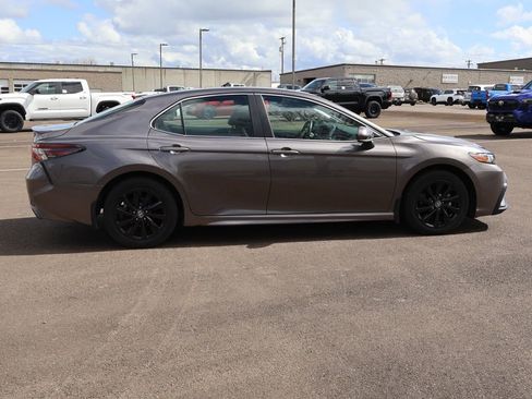 Used 2024 Toyota Camry SE image 7