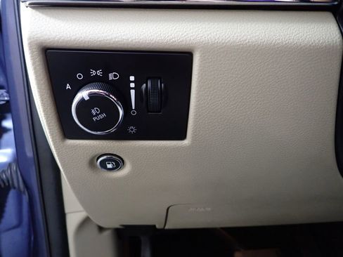 Used 2020 Jeep Grand Cherokee Limited AWD/4WD image 27