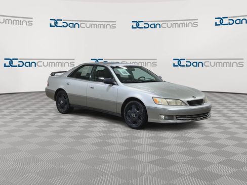 Used 2000 Lexus ES 330 FWD image 2