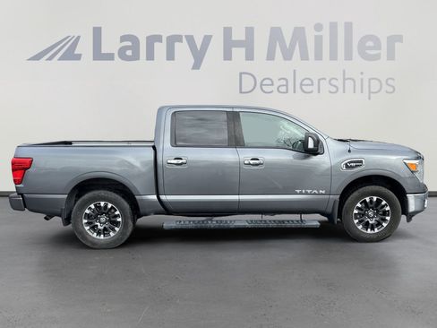 Used 2017 Nissan Titan SV image 9