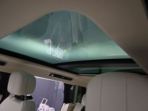 New 2025 Land Rover Range Rover SE image 31
