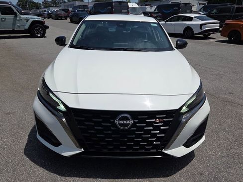 Used 2025 Nissan Altima 2.5 SR FWD image 2