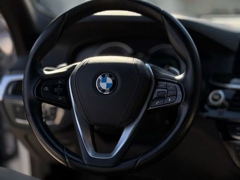 Used 2018 BMW 530e w/ Premium Package 2 RWD image 13