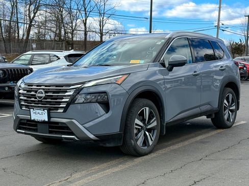 Used 2024 Nissan Rogue SL w/ SL Premium Package image 3