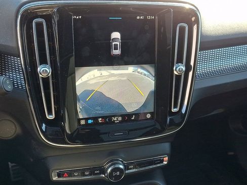 Used 2022 Volvo XC40 P8 Recharge Ultimate image 18