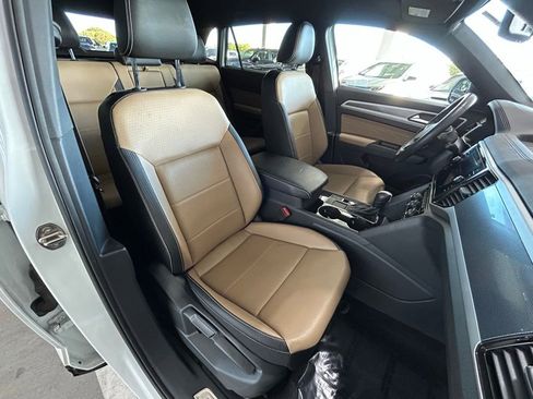 Used 2022 Volkswagen Atlas Cross Sport SE w/ Black Wheel Package image 29