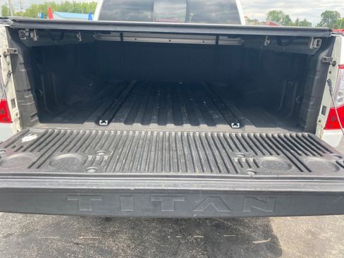 Used 2018 Nissan Titan PRO-4X w/ Pro-4x Utility Package AWD/4WD image 18
