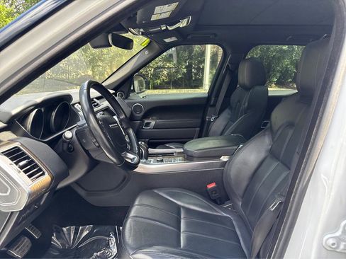 Used 2017 Land Rover Range Rover Sport SE AWD/4WD image 9
