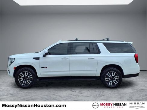 Used 2024 GMC Yukon XL AT4 w/ Technology Package AWD/4WD image 5