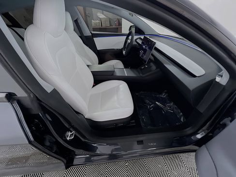 Used 2025 Tesla Model 3 Long Range image 30