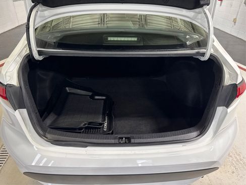 Used 2020 Toyota Corolla LE image 12