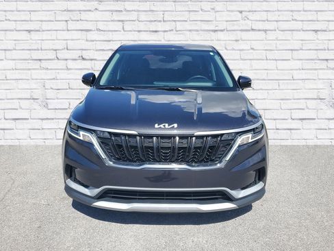 Used 2023 Kia Carnival LX image 2