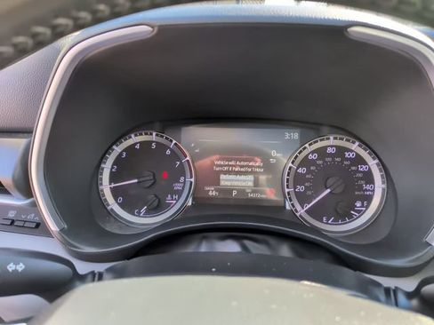 Used 2024 Toyota Highlander XLE FWD image 21