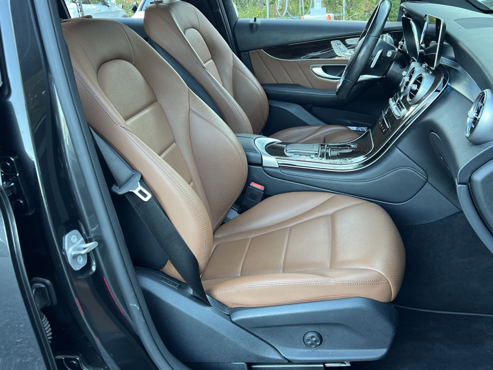 Certified 2021 Mercedes-Benz GLC 300 4MATIC Coupe image 32
