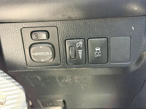 Used 2013 Toyota RAV4 XLE AWD/4WD image 7