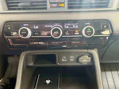 Used 2024 Honda Pilot TrailSport image 16