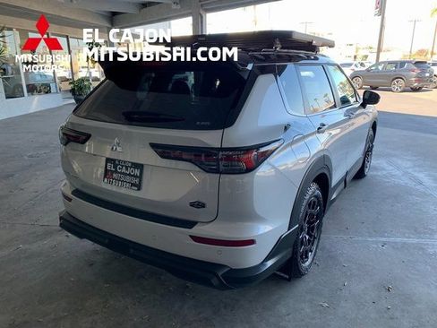 Used 2025 Mitsubishi Outlander AWD image 3