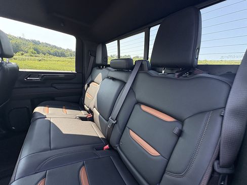 Used 2024 GMC Sierra 2500 AT4 w/ AT4 Preferred Package AWD/4WD image 18