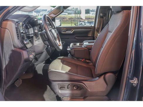 Used 2023 GMC Sierra 1500 SLE w/ X31 Off-Road Package image 10