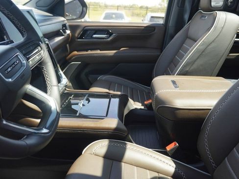 Used 2025 GMC Yukon Denali Ultimate image 6