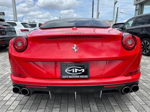 Used 2015 Ferrari California T RWD image 7
