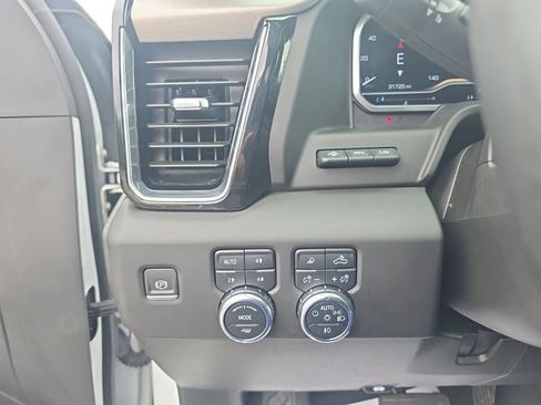 Used 2024 GMC Sierra 3500 Denali w/ Denali Reserve Package AWD/4WD image 29