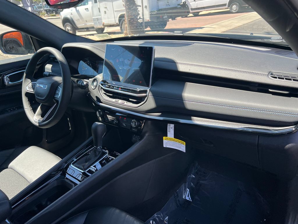 New 2026 Jeep Compass Latitude AWD/4WD image 12