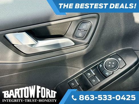 Used 2025 Ford Escape SE image 18