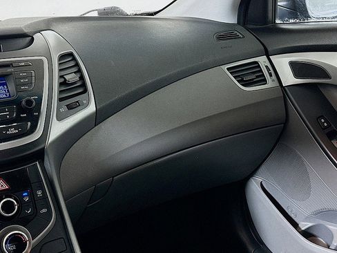 Used 2016 Hyundai Elantra SE image 21