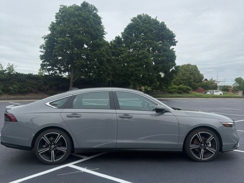 Used 2025 Honda Accord Sport image 6