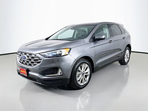 Used 2022 Ford Edge Titanium image 3