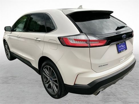 Certified 2019 Ford Edge Titanium w/ Cold Weather Package AWD/4WD image 4