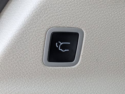 Used 2024 Chrysler Pacifica Touring-L image 32