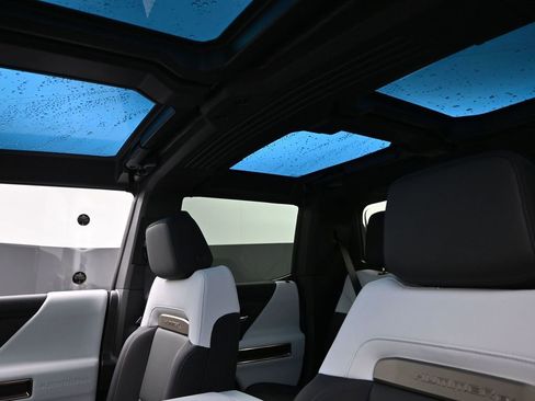 New 2025 GMC Hummer EV 2X w/ LPO, Sport Package image 20