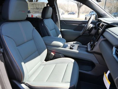 New 2026 GMC Acadia AT4 w/ Luxury Package AWD/4WD image 23