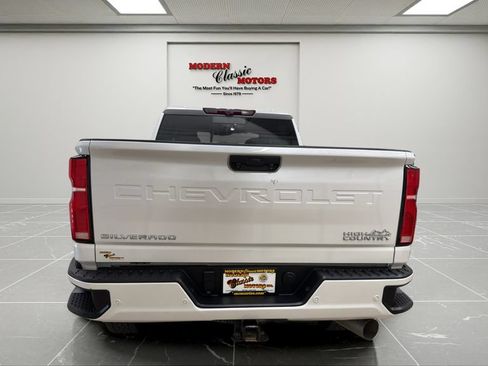 Used 2024 Chevrolet Silverado 3500 High Country w/ High Country Premium Package AWD/4WD image 4