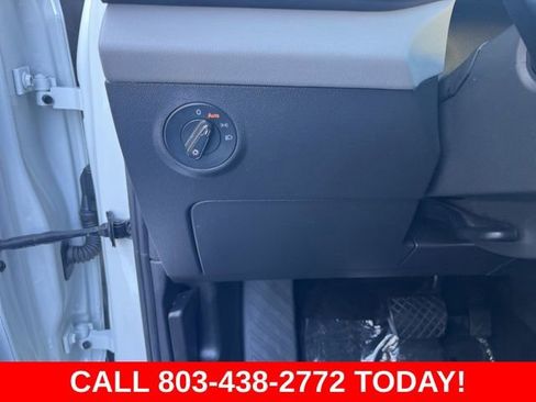 Used 2022 Volkswagen Taos SE FWD image 31