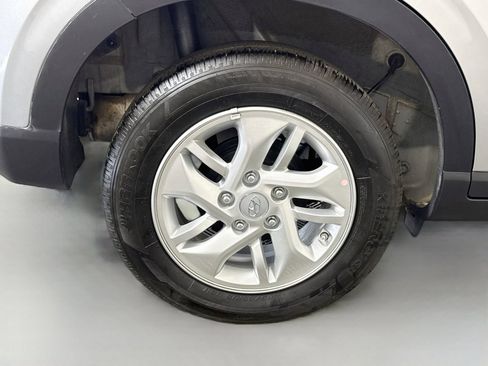 Used 2026 Hyundai Venue SE FWD image 28