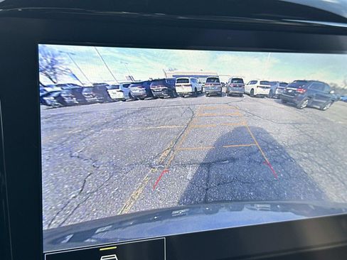 Certified 2023 Chevrolet Traverse LT image 28